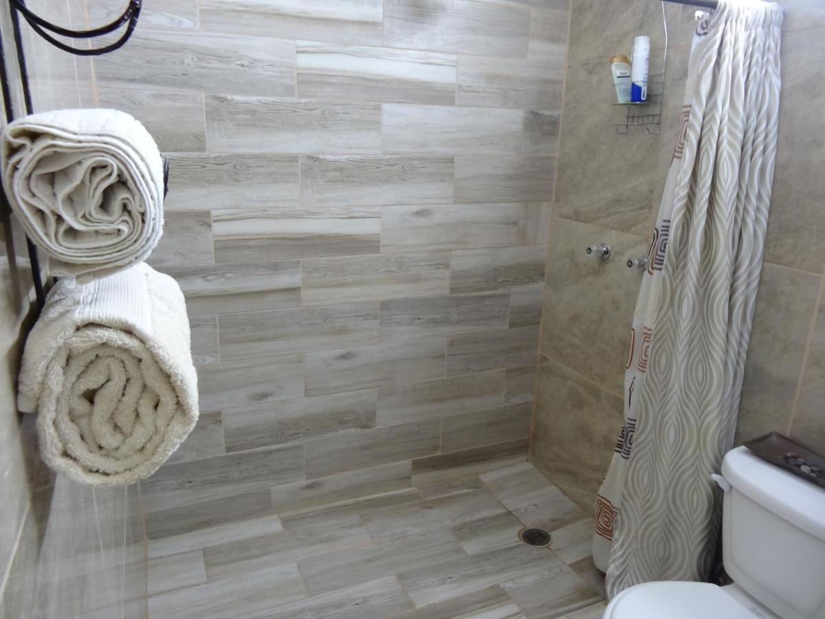 Habitaciones-Comodas-Aire-Wifi-Tv-Cerca De Playa-!!Excelente Precio II Manzanillo Exterior foto